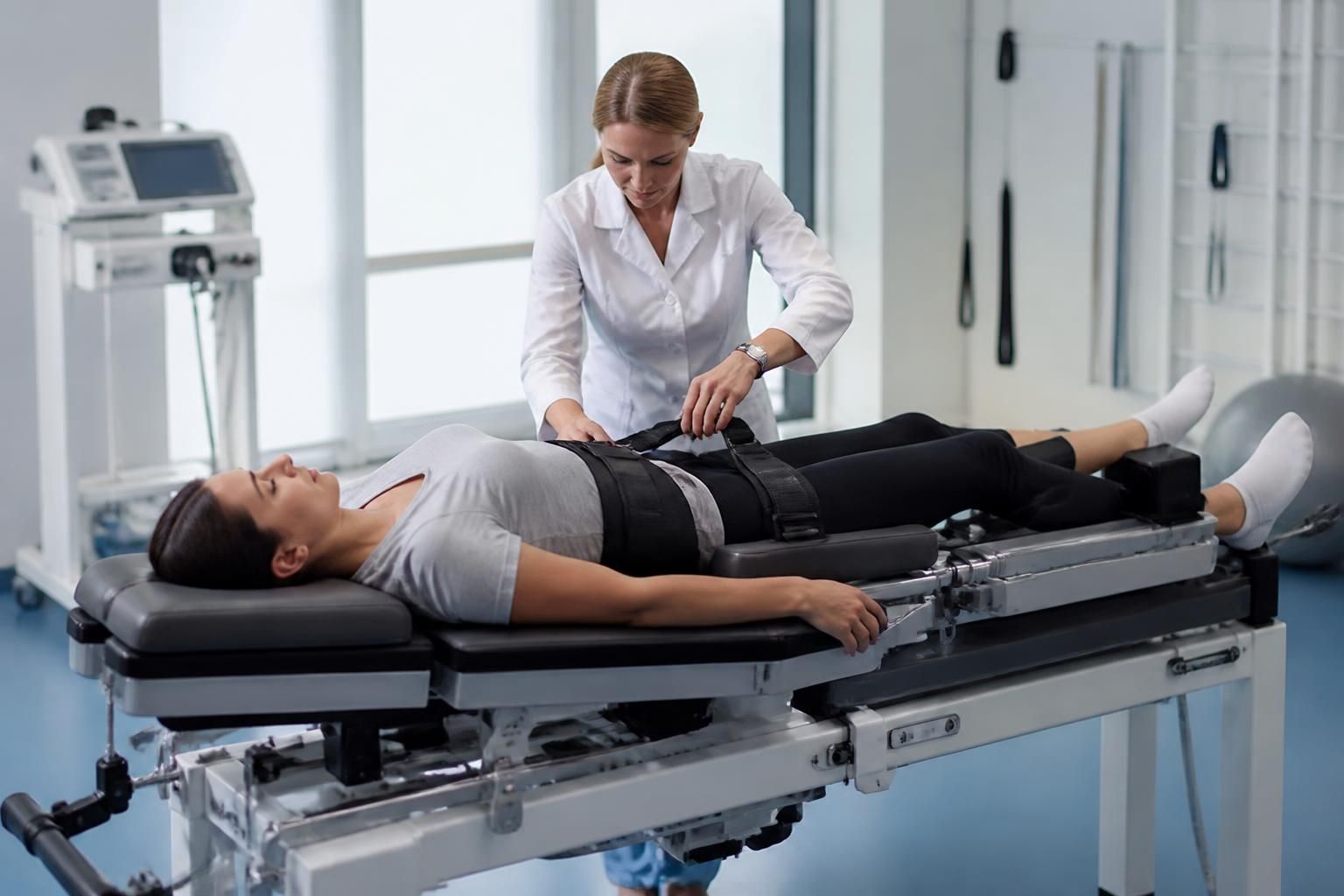 découvrez comment la décompression neurovertébrale soulage efficacement les douleurs irradiantes en agissant sur la colonne vertébrale pour réduire la pression nerveuse et améliorer votre confort.