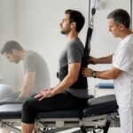 découvrez comment la décompression neurovertébrale peut améliorer votre posture en soulageant la pression sur la colonne vertébrale et en favorisant un alignement optimal.
