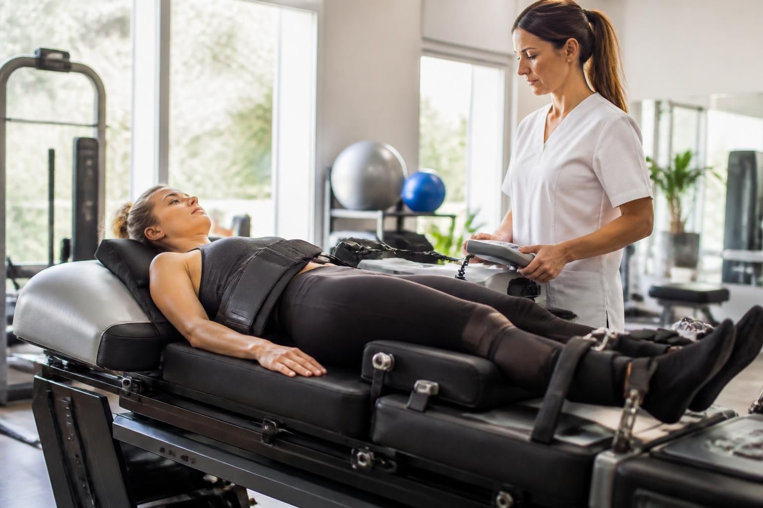 découvrez comment la décompression neurovertébrale favorise la récupération optimale des athlètes blessés en soulageant la pression sur la colonne vertébrale et en accélérant la guérison.