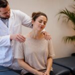 découvrez comment l’ostéopathie aide à soulager les tensions musculaires causées par le stress, en favorisant la relaxation et le bien-être général.