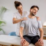 découvrez comment l’ostéopathie aide à soulager les douleurs causées par le stress physique grâce à des techniques manuelles douces et ciblées.