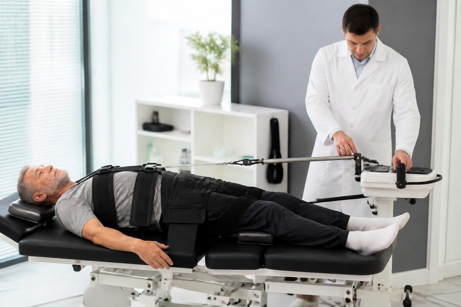 découvrez comment la décompression neurovertébrale peut soulager efficacement les douleurs post-chirurgicales et améliorer votre récupération grâce à cette aide précieuse.