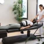 découvrez comment la décompression neurovertébrale peut soulager les douleurs chroniques au dos et prévenir leur réapparition grâce à des techniques avancées et personnalisées.