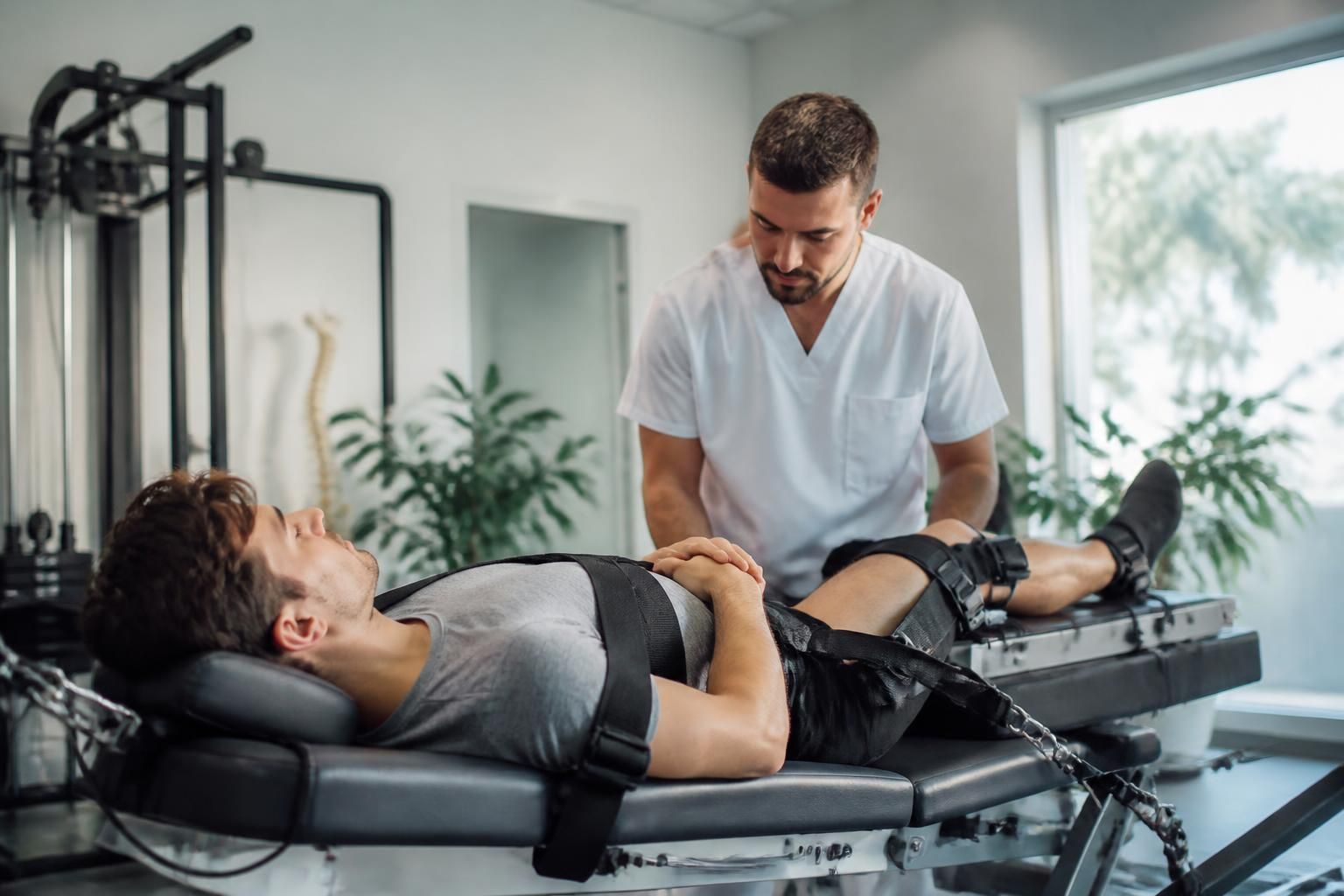 découvrez comment la décompression neurovertébrale peut soulager les douleurs chroniques et prévenir leur apparition grâce à des techniques innovantes et efficaces.
