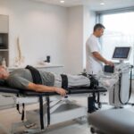 découvrez les principes scientifiques et les bienfaits de la décompression neurovertébrale pour soulager les douleurs et améliorer la santé de votre colonne vertébrale.