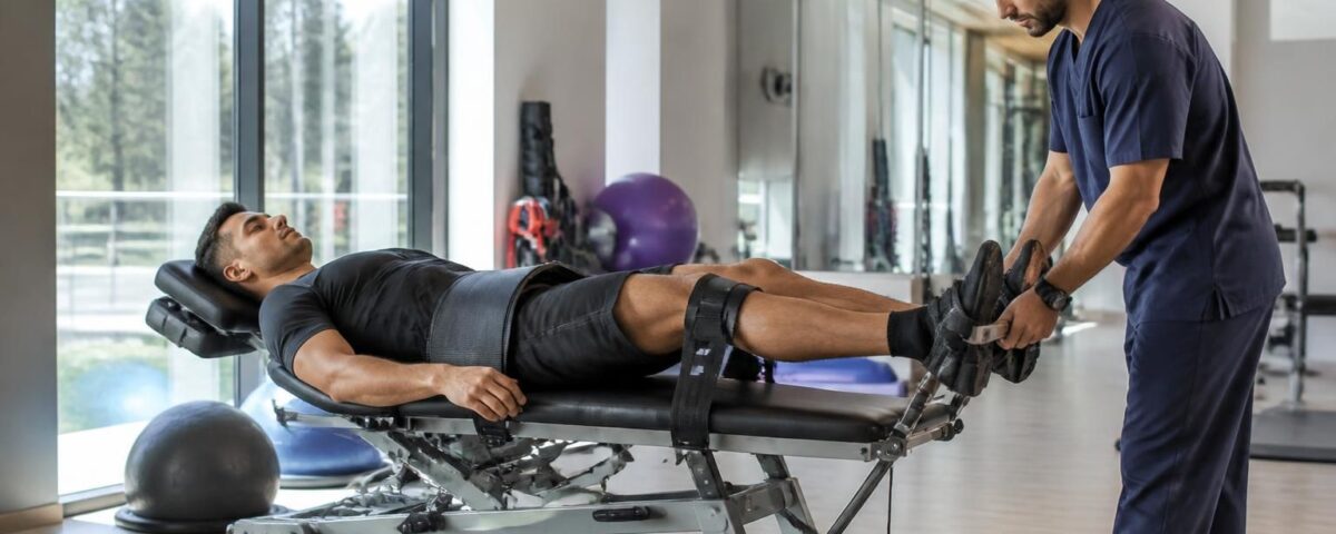 découvrez comment la décompression neurovertébrale favorise une récupération sportive optimale en réduisant la douleur, améliorant la circulation et accélérant la guérison des blessures.