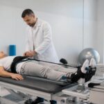 découvrez comment la décompression neurovertébrale peut améliorer la récupération des patients après une intervention chirurgicale, en soulageant la douleur et en favorisant la guérison.
