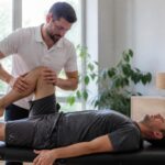 découvrez comment les manipulations ostéopathiques peuvent aider à soulager efficacement les douleurs articulaires chroniques et améliorer votre qualité de vie.