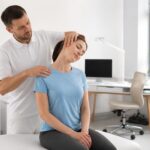 découvrez comment les manipulations ostéopathiques peuvent soulager efficacement les tensions musculaires causées par le travail et améliorer votre bien-être au quotidien.