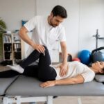 découvrez comment les manipulations ostéopathiques peuvent soulager efficacement les douleurs chroniques des hanches et améliorer votre qualité de vie.