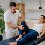 découvrez comment l'ostéopathie peut soulager vos douleurs articulaires et vous aider à retrouver une liberté de mouvement naturelle et durable.