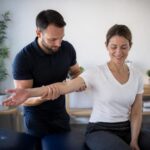 découvrez comment l'ostéopathie peut améliorer votre mobilité articulaire et vous aider à retrouver une liberté de mouvement optimale au quotidien.