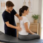Osteopathy and posture: correcting imbalances 13 découvrez comment l'ostéopathie peut vous aider à corriger les déséquilibres posturaux pour améliorer votre bien-être et prévenir les douleurs.