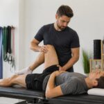 découvrez comment l'ostéopathie peut accélérer la récupération après une blessure sportive et optimiser votre guérison pour un retour rapide à l'activité.