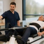 découvrez pourquoi la décompression neurovertébrale est une méthode clé pour prévenir les chirurgies spinales, en soulageant la pression nerveuse et en favorisant la guérison naturelle.