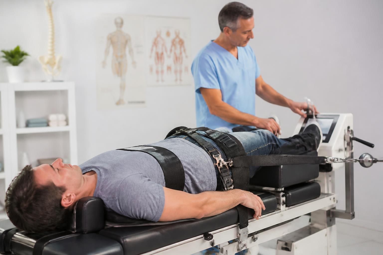 découvrez pourquoi la décompression neurovertébrale est une méthode recommandée pour soulager efficacement les douleurs radiculaires et améliorer votre qualité de vie.