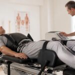 découvrez pourquoi la décompression neurovertébrale est une méthode recommandée pour soulager efficacement les douleurs radiculaires et améliorer votre qualité de vie.