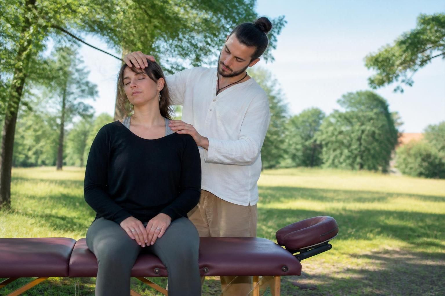 découvrez comment la décompression neurovertébrale offre une approche naturelle et efficace pour soulager les douleurs dorsales sans médicaments ni interventions chirurgicales.