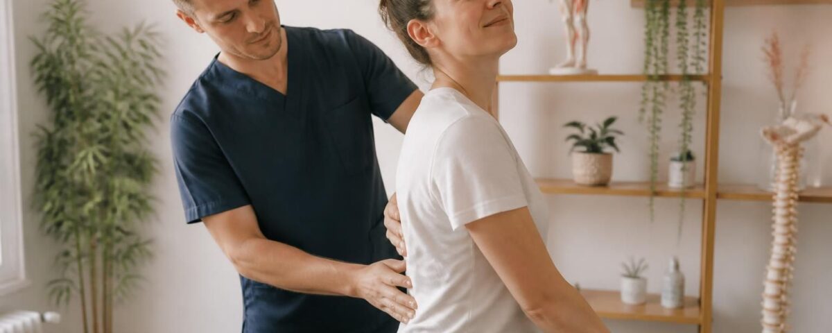 découvrez ce qu'est l'ostéopathie et comment cette approche thérapeutique peut aider à soulager efficacement la douleur chronique.