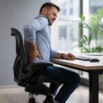 Sciatique et position assise : pourquoi la douleur augmente ? 12 découvrez pourquoi la douleur sciatique s'intensifie en position assise et apprenez des astuces pour soulager cet inconfort au quotidien.