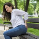 découvrez les causes possibles d'une douleur dans la fesse sans mal de dos et apprenez si cela peut être lié à une sciatique, ainsi que les signes à surveiller et les options de traitement.
