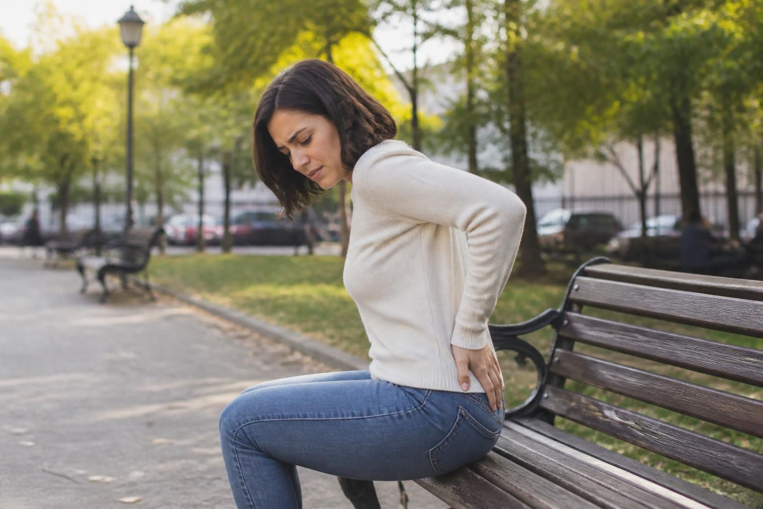 Douleur dans la fesse sans mal de dos : peut-il s’agir d’une sciatique ? 23 découvrez les causes possibles d'une douleur dans la fesse sans mal de dos et apprenez si cette douleur peut être liée à une sciatique, avec des conseils pour mieux comprendre et soulager ces symptômes.