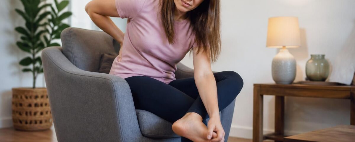 Sciatica and burning in the foot: possible nerve compression 15 découvrez les causes possibles de la sciatique accompagnée de brûlures dans le pied, notamment la compression nerveuse, et les solutions pour soulager ces symptômes.