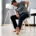 Sciatique et douleur au gros orteil en position assise 12 découvrez les causes de la sciatique et de la douleur au gros orteil en position assise, ainsi que des conseils pour soulager ces sensations inconfortables au quotidien.