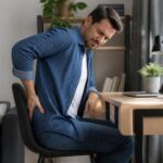 Sciatique et douleur dans la fesse en position assise 12 découvrez les causes et solutions pour soulager la sciatique et la douleur dans la fesse en position assise, afin d'améliorer votre confort au quotidien.