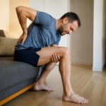 Sciatica and pain that radiates from the buttock to the foot 12 découvrez les causes, symptômes et solutions efficaces pour soulager la douleur sciatiques qui irradie de la fesse jusqu'au pied.