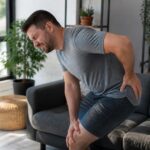 Sciatica and pain that starts from the lower back to the leg 14 découvrez les causes et traitements de la sciatique, une douleur qui part du bas du dos et irradie jusqu'à la jambe, pour mieux soulager votre mal de dos.