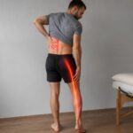 découvrez les causes lombaires possibles de la sciatique qui descend jusqu'au mollet et apprenez comment soulager cette douleur efficacement.