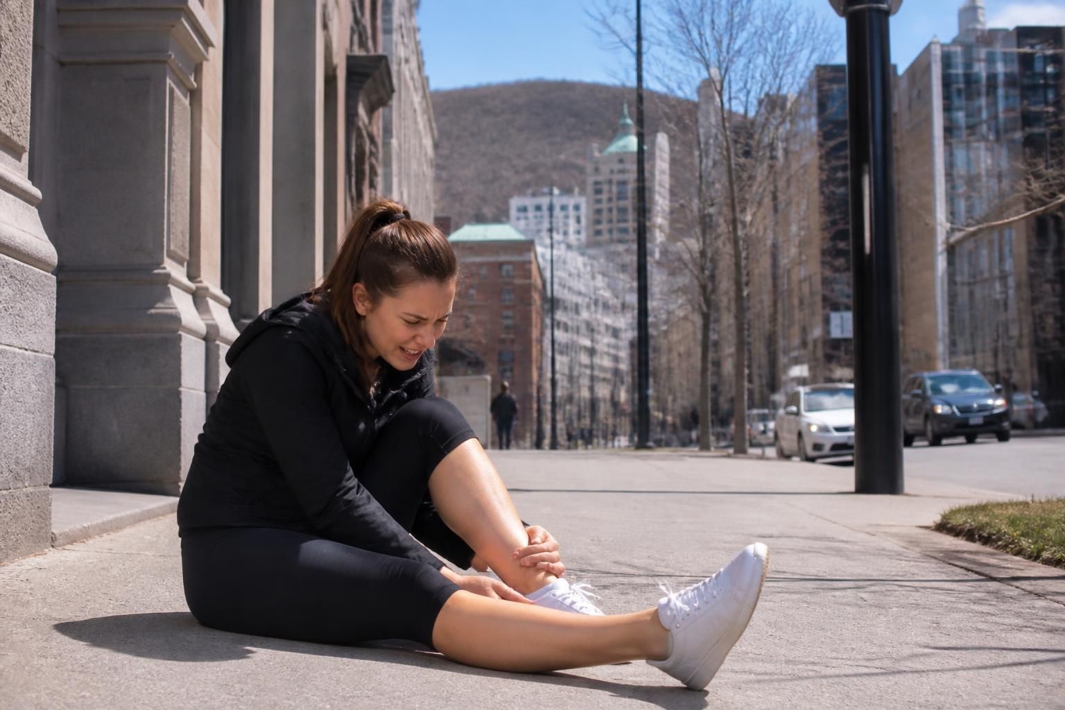 Douleur sciatique à Montréal : mollet, talon ou bord externe du pied ? 23 découvrez les causes et traitements de la douleur sciatique à montréal, ciblant le mollet, le talon ou le bord externe du pied pour un soulagement efficace.
