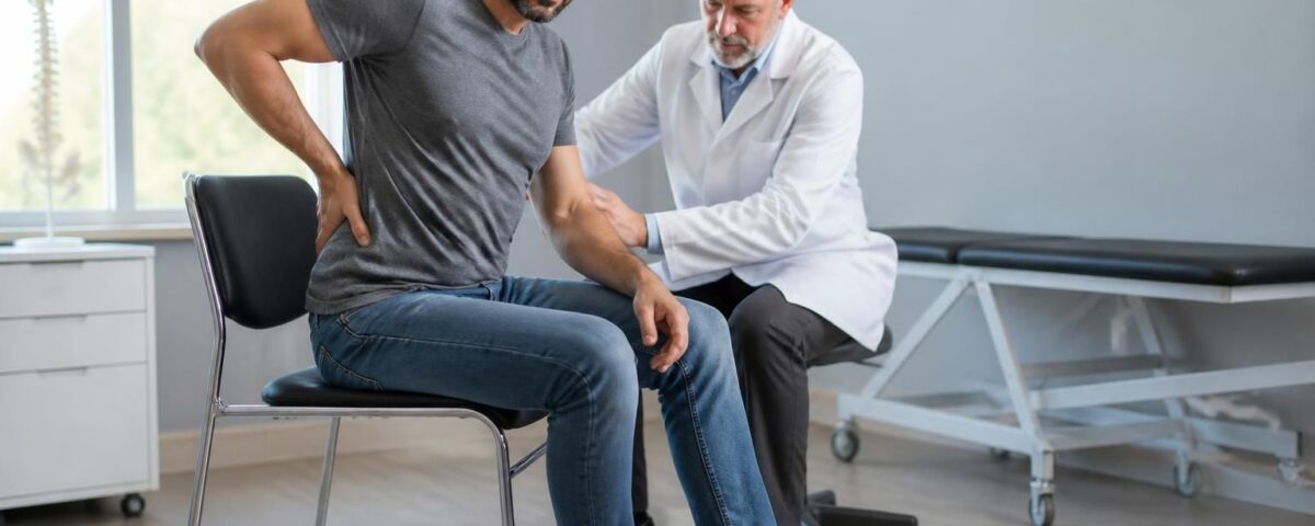 découvrez les causes et les symptômes de la hernie discale accompagnée de faiblesse du pied, un problème à surveiller pour prévenir les complications neurologiques.