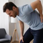 découvrez comment une hernie discale peut provoquer une douleur au talon en affectant la racine nerveuse s1, ses symptômes, diagnostics et options de traitement.