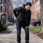 Sciatique à Montréal : douleur qui descend dans la jambe en toussant 12 découvrez les causes et traitements de la sciatique à montréal, une douleur qui descend dans la jambe, souvent exacerbée en toussant. soulagez vos symptômes efficacement.