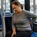 Sciatique et autobus : vibrations, assise et douleur sciatique 12 découvrez comment les vibrations et l'assise dans un autobus peuvent influencer la douleur sciatique, avec des conseils pour mieux gérer et soulager cette gêne lors de vos trajets.