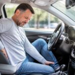découvrez comment soulager la sciatique et les douleurs au pied lors de vos trajets en voiture grâce à des conseils pratiques et des astuces de confort.