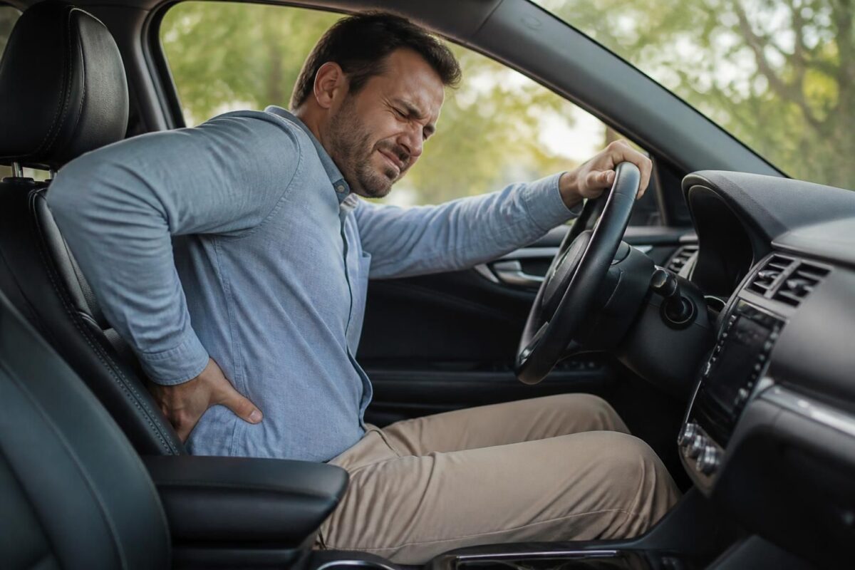 découvrez comment soulager la sciatique et les douleurs irradiant dans la jambe lors de trajets en voiture, avec des conseils pratiques et des astuces pour mieux voyager.