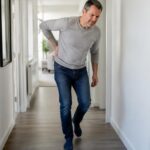 Sciatica and difficulty walking straight 13 la sciatique peut rendre la marche difficile et déséquilibrée. découvrez les causes possibles, les signes à surveiller et quand consulter.