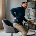 Sciatique et douleur en se levant d’une chaise 12 découvrez des conseils et solutions pour soulager la douleur sciatique ressentie en se levant d'une chaise, et améliorer votre confort au quotidien.