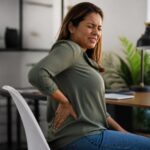 Sciatique et douleur en tournant le tronc 12 découvrez les causes de la sciatique et comment soulager la douleur ressentie en tournant le tronc grâce à des conseils pratiques et des exercices adaptés.