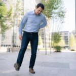 Sciatica and foot numbness while walking 13 découvrez les causes et solutions pour la sciatique accompagnée d'engourdissement du pied lors de la marche, afin de mieux comprendre et soulager vos douleurs.