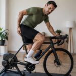 sciatique et vélo : découvrez comment l’assise et la flexion peuvent influencer vos symptômes, et quelles précautions prendre pour pédaler plus confortablement.